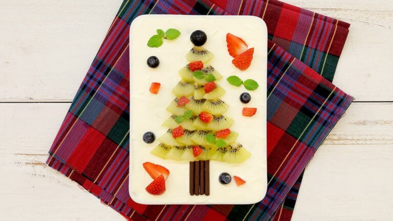 重ねて簡単！いちごのスコップクリスマスケーキ