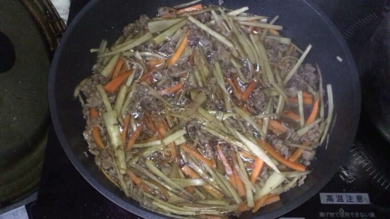 きんぴらごぼう　牛肉多め作ってみた男料理　おかず　嫁・娘も「美味しい」と言ってくれました。