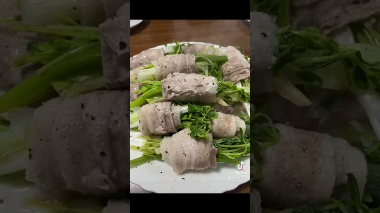 豆苗、長ネギ、生姜の豚バラ巻き（蒸し料理）