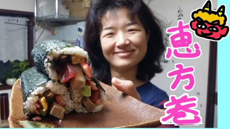 【裏技 】べたべた から 解放！ビニール 手袋 を使って 太巻き が 簡単 に♪ お米 が 手 に べたべたつきません。(^^)/O roro de sushi