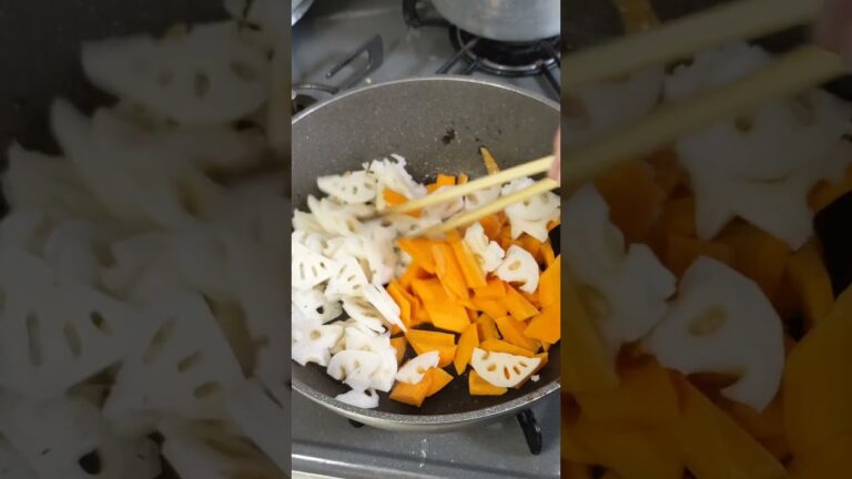 簡単料理、蓮根と人参を炒め。