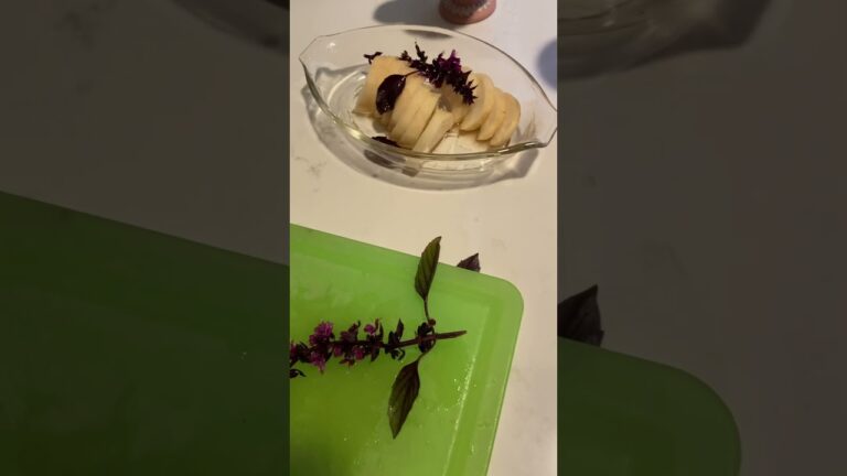 昆布味だけじゃなく梅紫蘇たくあんに似せて、アジアンバジルを追加しました。どーかしらん？