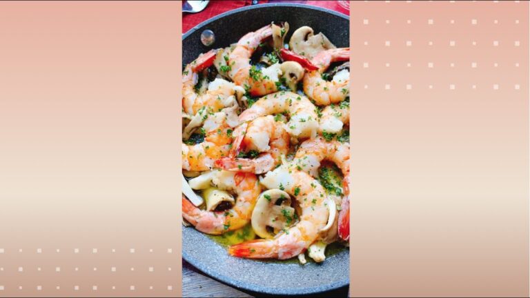 海老ときのこのアヒージョ/Shrimp and mushroom Ahijo.