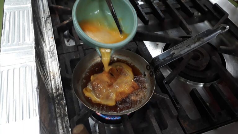 南房総千葉　うなぎ新都のカツ丼の作り方　ふわとろの半熟玉子