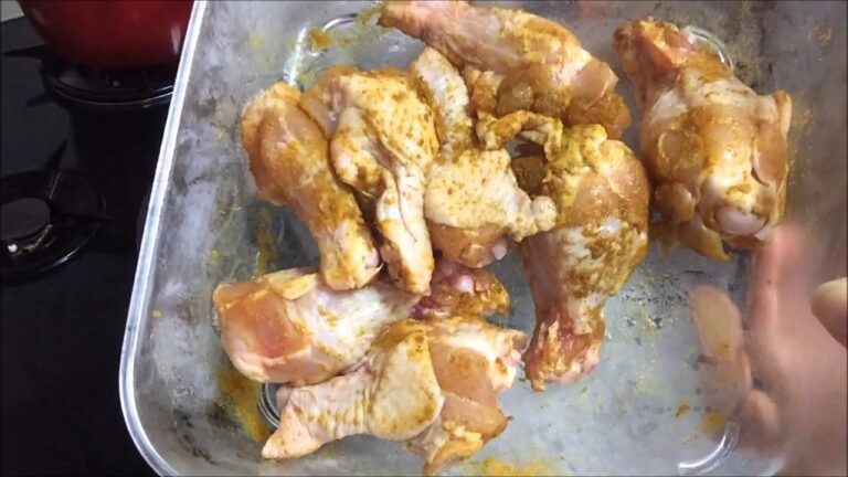 簡単料理 　節約手羽元レシピ　安い鶏手羽元のジャンバラヤ風炊き込みごはん！クリスマスにいかが？