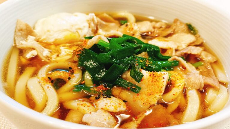 【簡単レシピ】肉にら玉子うどんの作り方！冷凍うどんを使って１０分で完成！肉の旨みで美味しいうどんが出来ます、悪魔的な旨さ【時短料理研究♪あいこチャンネル】
