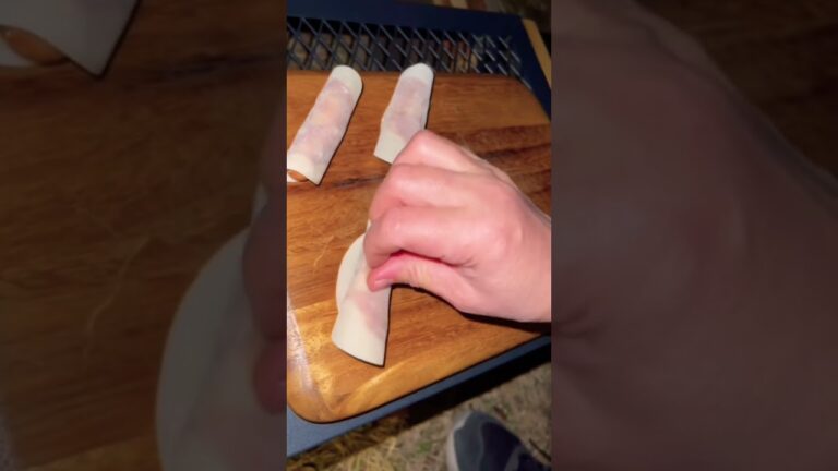 【簡単アレンジ】餃子の皮で一口ピザ😋