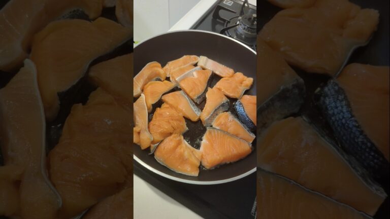 鮭とほうれん草の濃厚クリームシチュー#asmr #food #cooking #クリームシチュー #鮭 #ほうれん草 #料理