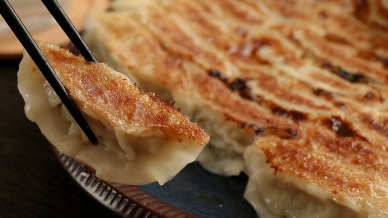 無理せず絶品に。たっぷりキャベツ餃子の作り方・成功しやすい焼き方をご紹介（料理Vlog）