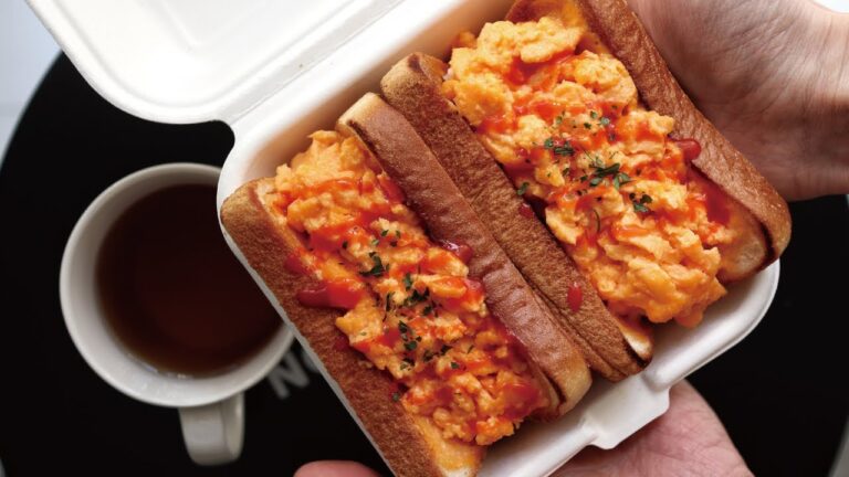 【旨すぎ注意の食パンアレンジ】カフェ風エッグボリュームサンドの作り方/ How to make "Egg volume sandwich"【スクランブルエッグ】