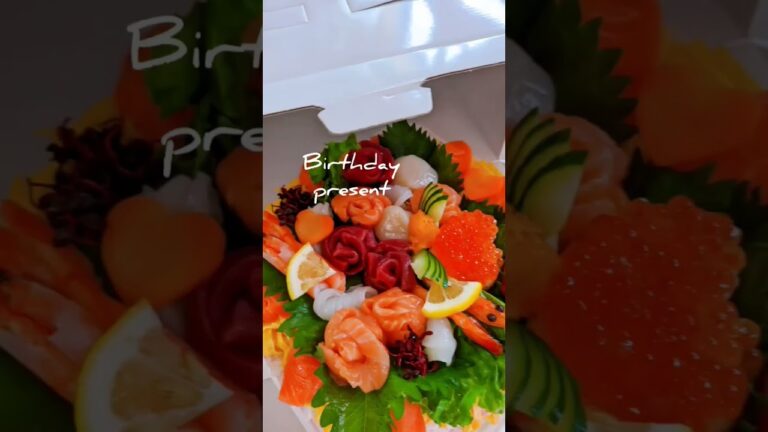 【Birthday寿司ケーキ】　ご新規さまへ　サーモン増し増しでお作りさせていただきました　#仕出し #寿司 #勝丸寿司 #日本料理 #レストラン #sushi #誕生日 #Birthday