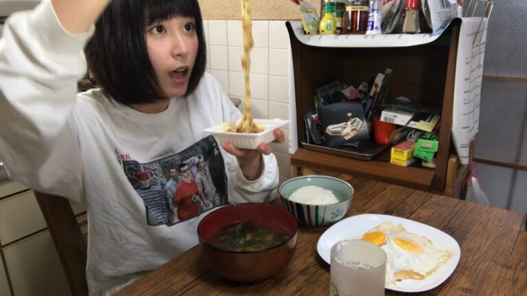 【簡単レシピ】～日本の朝ごはん～ワカメの味噌汁とベーコンエッグに納豆を添えて【岡奈なな子】Japanese breakfast