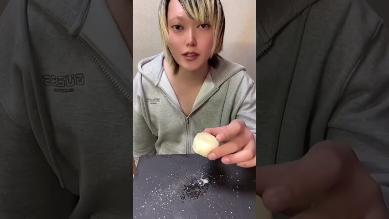 【雪見だいふく天ぷら】雪見だいふくを揚げて塩振って食べたら普通にうまい！#shorts#簡単レシピ#アレンジレシピ