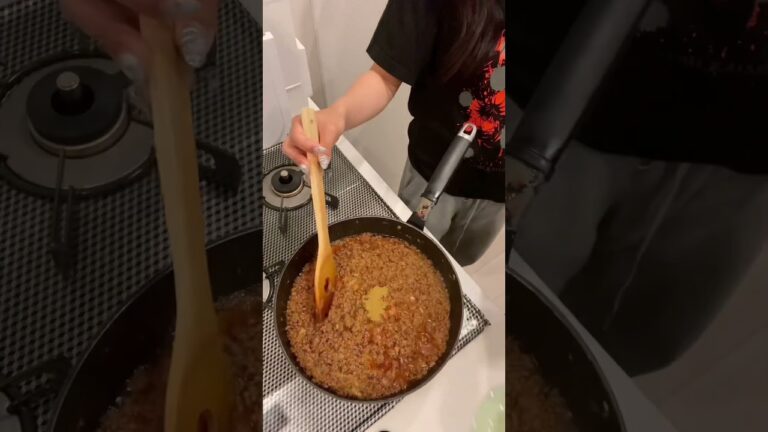 旦那の作るタコス、美味しすぎる🌮　（⚠️旅行用でネイルしてます）　#夫婦youtube #shorts #料理 #タコス#メキシコ料理