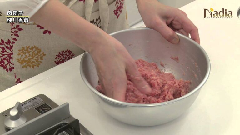 【公式動画】揚げずにヘルシー！ふんわり和風な肉団子。(栁川香織)