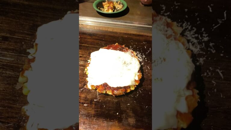 明太もちチーズのお好み焼き。パフォーマンスがいいね！