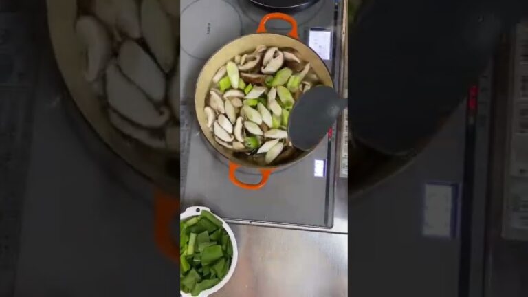 【スープ】【おいしい】【ヘルシー】野菜たっぷりとり塩スープを作りました！