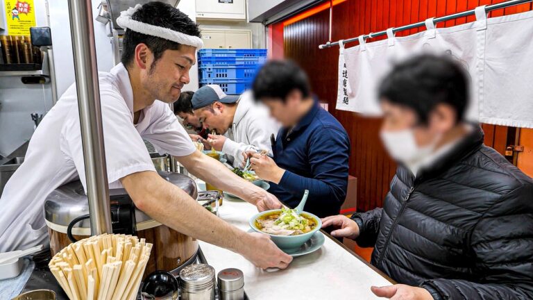 驚異の高速提供！朝８時→ワンオペで３００杯捌く激早料理人に密着。