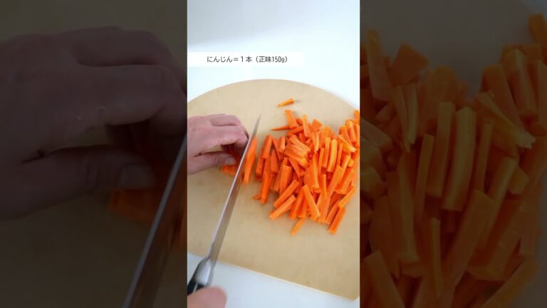 【缶詰でかんたん！焼き鳥とにんじんの炊き込みごはん】  #shorts #炊き込みご飯 #炊き込みごはん #焼き鳥 #缶詰 #焼き鳥の缶詰 #缶詰レシピ #にんじん #にんじん消費 #炊飯器 #人参