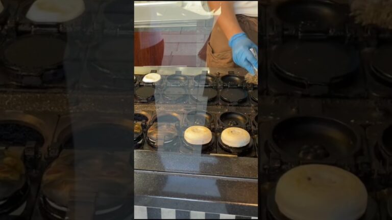 【 #shorts 】【旅行】職人技梅ヶ枝餅を作る