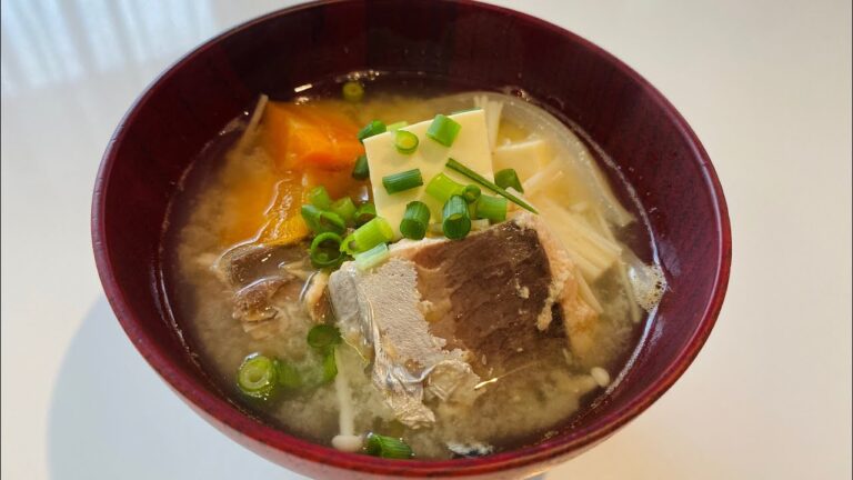 今日の主役はサバの水煮缶！