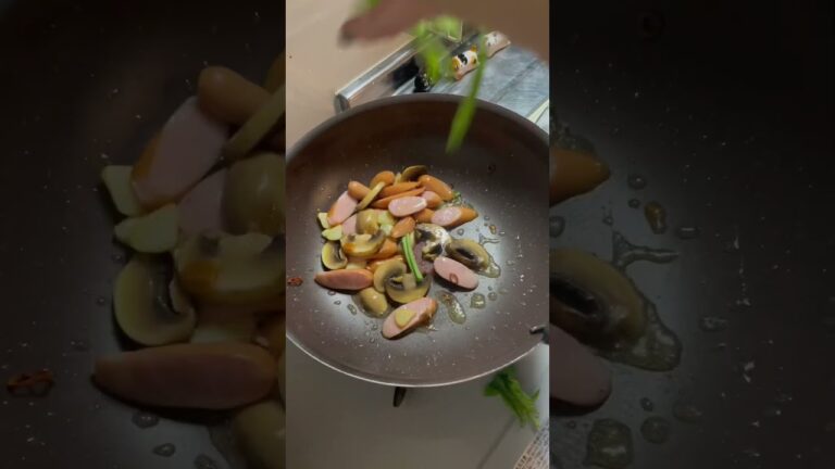 酒に合う！ウインナーとマッシュルームのガーリック炒め #料理動画 #ガーリック #お酒に合う