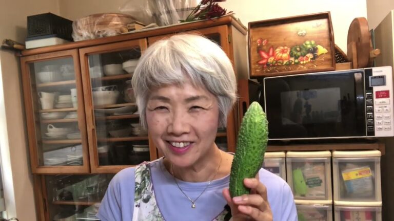 【ゴーヤのサラダ】ゴーヤの苦みを柔らげる奥の手を公開❣️子供さん連れ料理教室でゴーヤをお子さんが食べられる味にしたいと願っていたら、料理の神様が気づかせてくださいました。（笑顔のエプロンしあわせご飯）