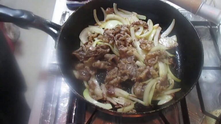 牛肉と玉ねぎニラのキムチ炒め