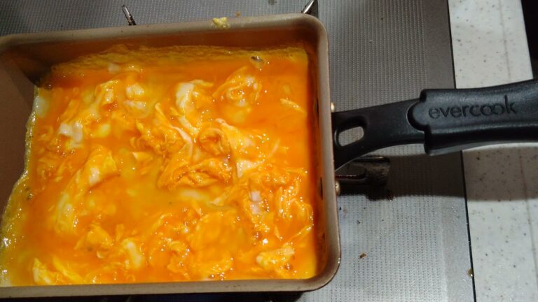 卵焼きの焼き方 レシピは塩とチーズのみで作る最高の味付け卵焼き