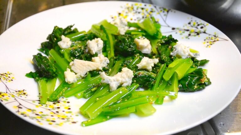 小松菜とゴルゴンゾーラの和え物の作り方　　How to make boiled Japanese mustard spinach dressed with gorgonzola