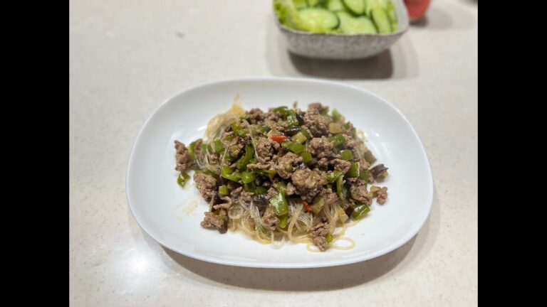 【今夜は簡単な麻婆春雨風！】ボリューム満点で野菜も取れるおかずを作る