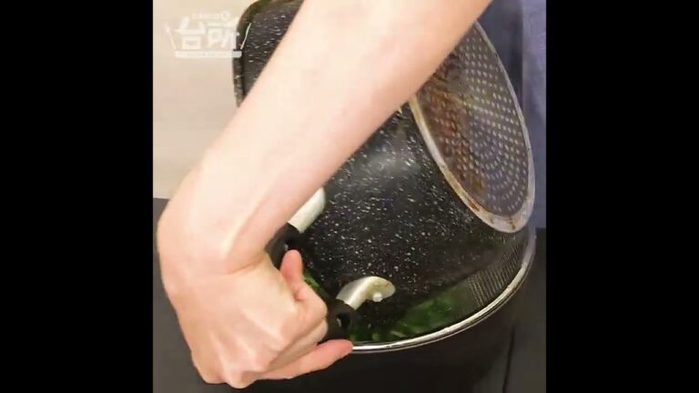 【DAIGOも台所】ベーコンと春菊の炒めもの｜鍋以外でも大活躍！独特の風味も活かして◎