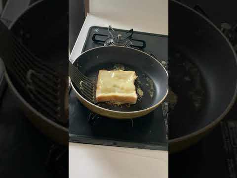 コウケンテツさんがしていたチーズトースト。雑バージョン　Cheese toast that Mr. Koh Kentetsu was doing. Miscellaneous version