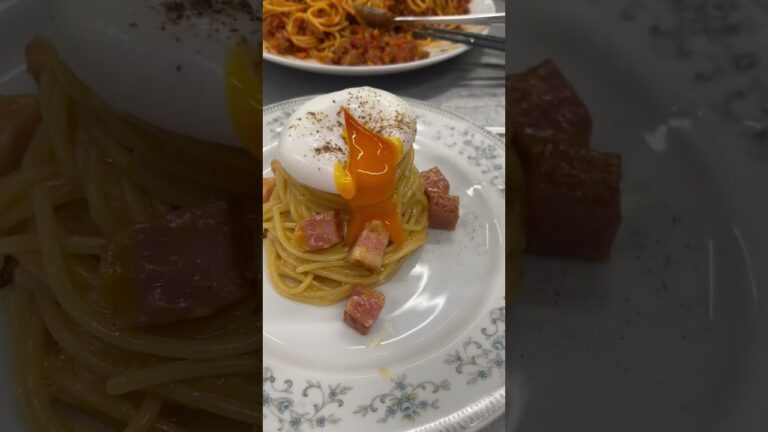 【究極のパスタ】ポーチドエッグ がとろとろなペペたま🥚　#youtubefood #shorts #料理動画
