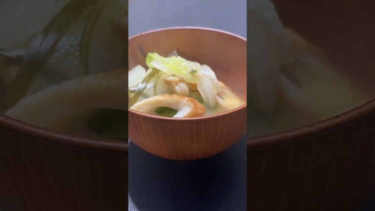 有り合わせ雑煮！(焼き餅、白菜、大根、昆布、ちくわ、帆立、だし粉末、酒、醤油、みりん)