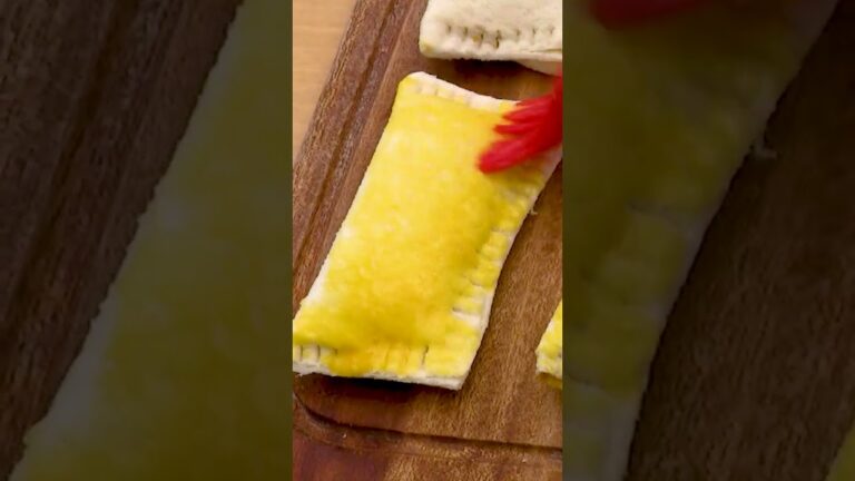 【余ったカレールウで】スティックカレー食パンの作り方 #Shorts