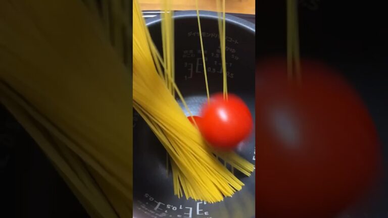オフィスで炊飯器ミートパスタ🍝#shorts #炊飯器 #ミートソース #会社員