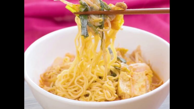 チゲ鍋風　ピリ辛ラーメン ｜ moguna[モグナ]