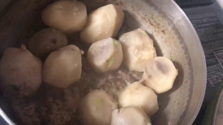 里芋のそぼろ煮