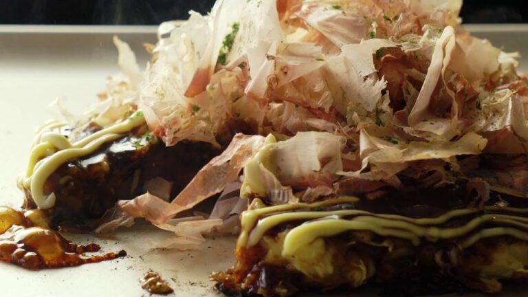 【溢れるシズル感】お好み焼きと大根そぼろあんかけ