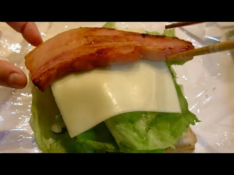 【ばりちゃん】目玉焼きと分厚いベーコンが乗ったサンドイッチだよ【チーズとレタス】