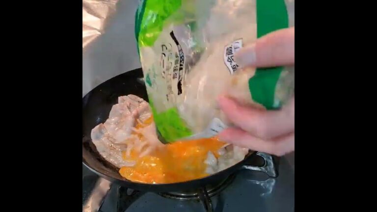 #鉄フライパン  で豚肉と卵ともやし #焼いてみた #適当料理 #shorts