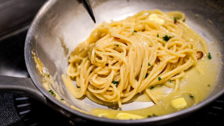 ペペロンチーノにバターを入れた反則級にうまい『ぺぺバター』シェフのまかないパスタ