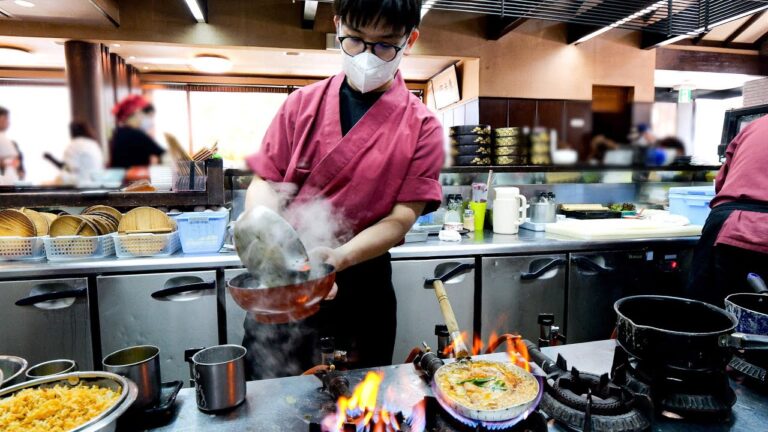 超絶怒涛のカツ丼RUSH！親子で営む素朴な人情うどん屋の１日が衝撃すぎた。。