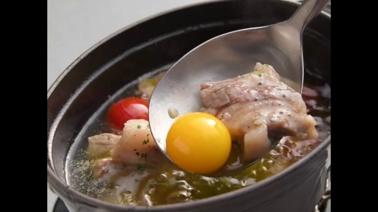 【豚肉とカラフルトマトのあつあつアヒージョ】