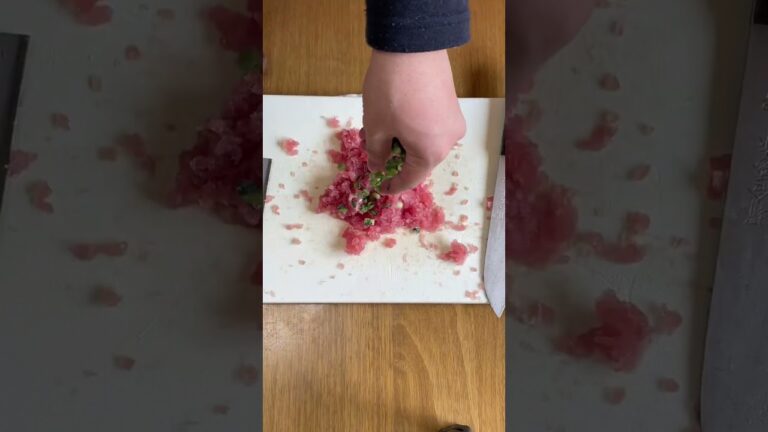 飲食店にあれば必ず頼んでしまう料理【マグロユッケ丼】#shorts