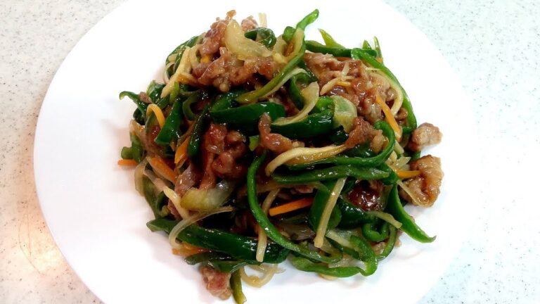 青椒肉絲(チンジャオロース）しゃきしゃきピーマン・タケノコの歯ごたえがたまらない！ご飯が進む一品