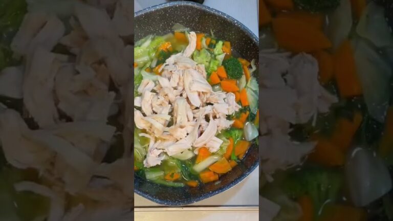減量飯　コンソメ茶漬け　　　Chicken Rice Soup                 #高タンパクレシピ #筋トレ飯 #ダイエット飯　#低カロリーレシピ　#野菜たっぷり　＃高コスパ
