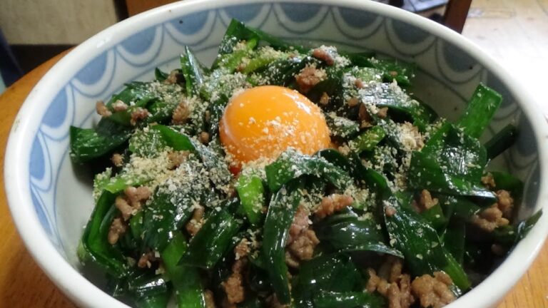 ひき肉とニラのスタミナ丼　スタミナだれで美味しい