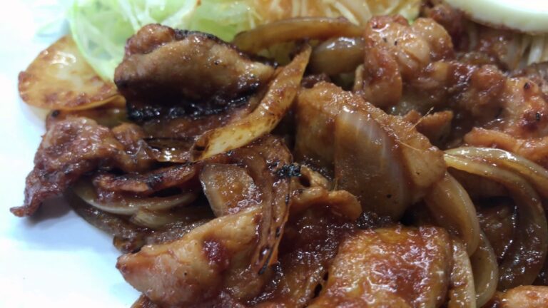 洋食店クロンボの「豚肉の生姜焼き定食」は極めて希少な独特テイスト